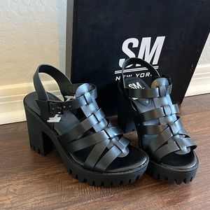 SM New York Nova Chunky Platform Straps Buckle Closure Black Sandals/Hill Size 6